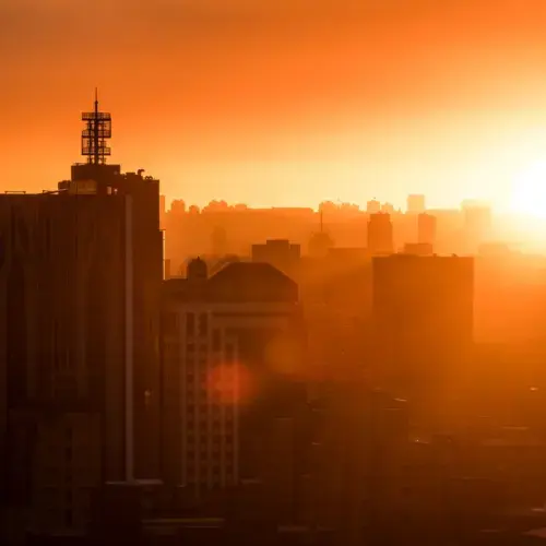 Intense sun over a city skyline during a heatwave
